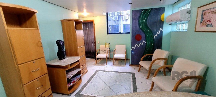 SALA AMPLA COM 73M² PRIVATIVOS, CENTRO PORTO ALEGRE, GARAGEM, ELEVADOR - Pilar Imóveis