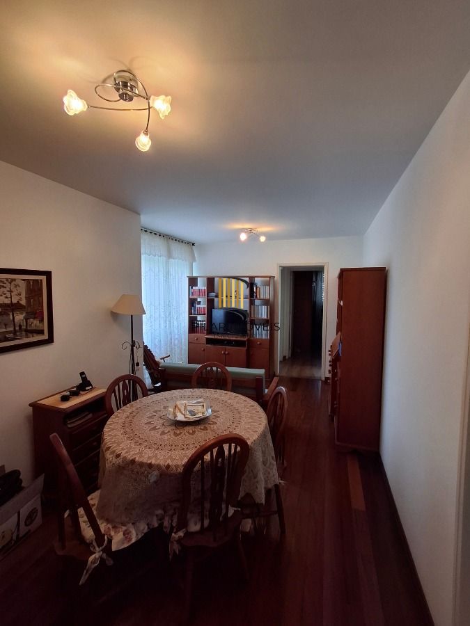 Apartamento de 2 dormitórios 76,90 m² de área privativa, com living para 2 ambientes com piso em tabuão