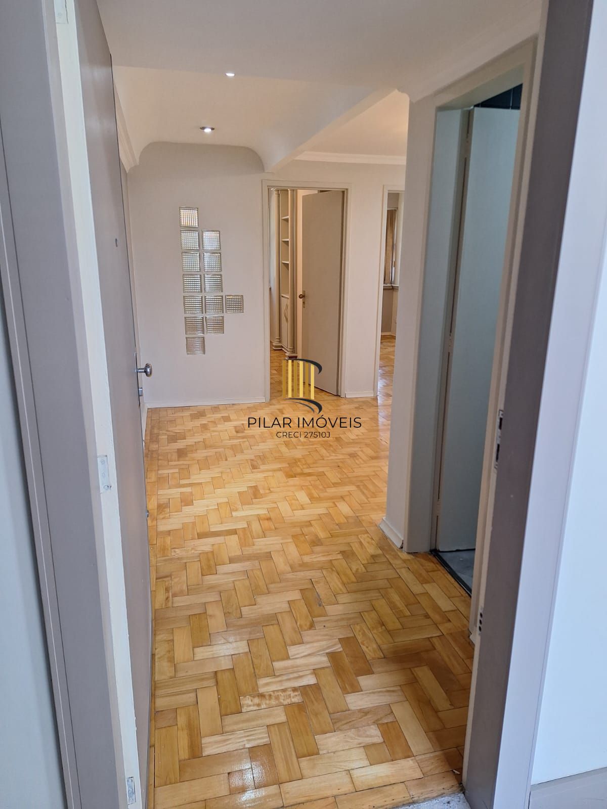 Sala coml. 42,61m2 c/divisórias, Rua Mostardeiro, Independência,R$190 mil