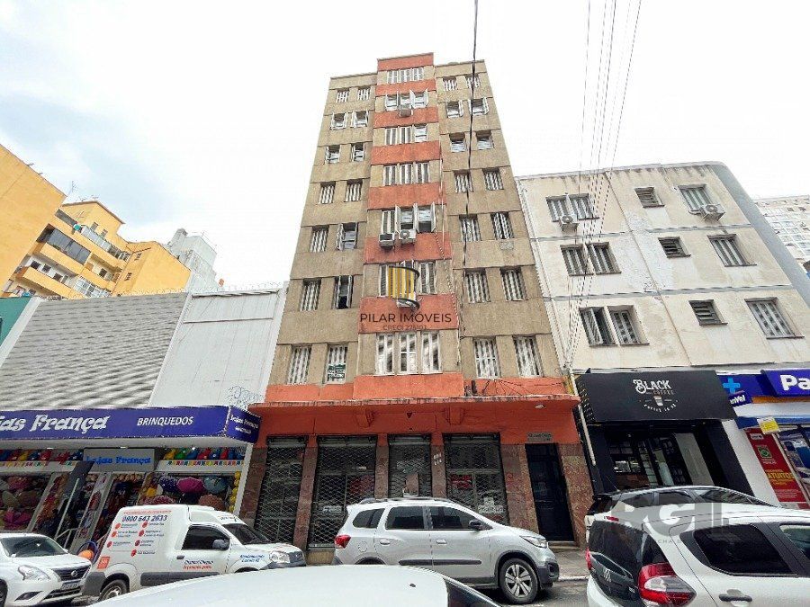 Apartamento a venda na Avenida Alberto Bins com 4 quartos, 2 banheiros, elevador, frente a fundos,  no coração do Centro Histórico de Porto Alegre