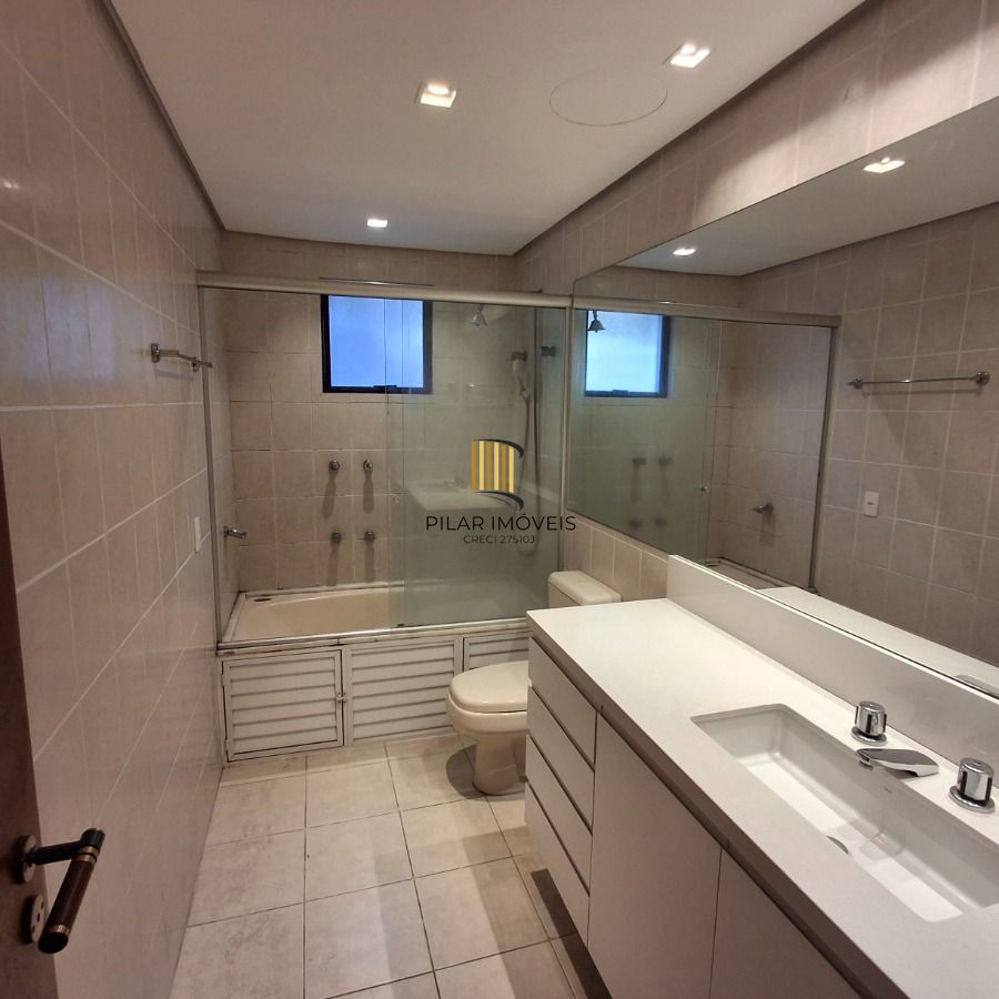 VENDA apartamento de 3 dormitórios, no bairro Moinhos de Vento, com 158 m² de área privativa