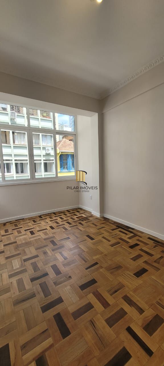 Venda apartamento totalmente reformado, 3 dormitórios living amplo, ótima iluminação, lareira ecológica, centro histórico