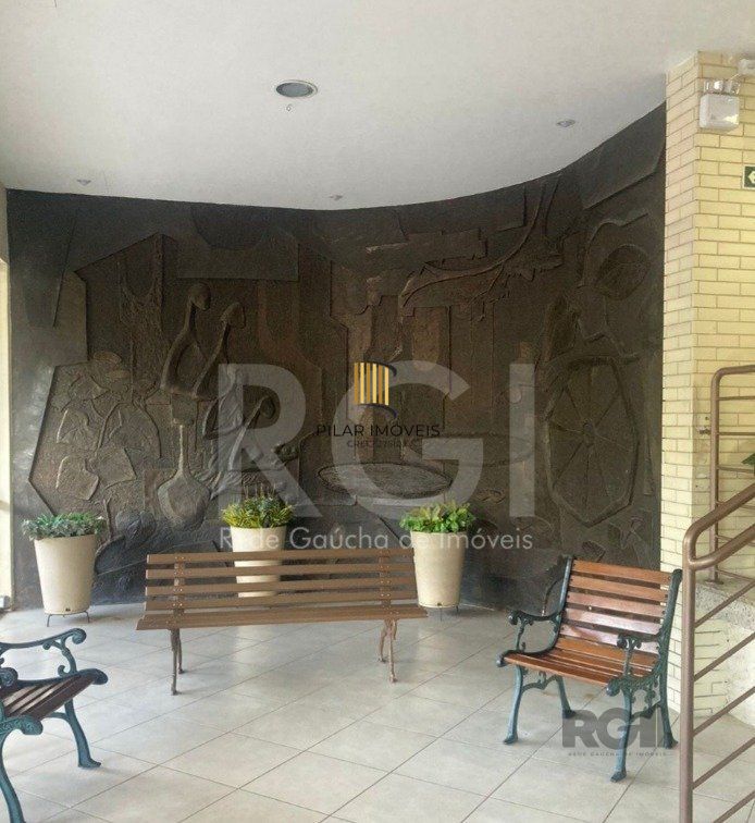 Ampla apartamento 3 dormitorios,living 2 ambientes na Cidade Baixa, com 2 garagem,