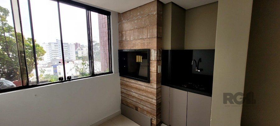 Apartamento a venda 2 dormitórios com churrasqueira, 1 suite, elevador e garagem,  bairro Santana, Porto Alegre RS