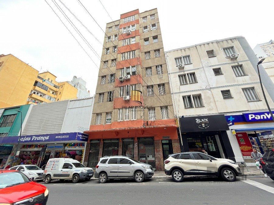 Apartamento a venda na Avenida Alberto Bins com 4 quartos, 2 banheiros, elevador, frente a fundos,  no coração do Centro Histórico de Porto Alegre