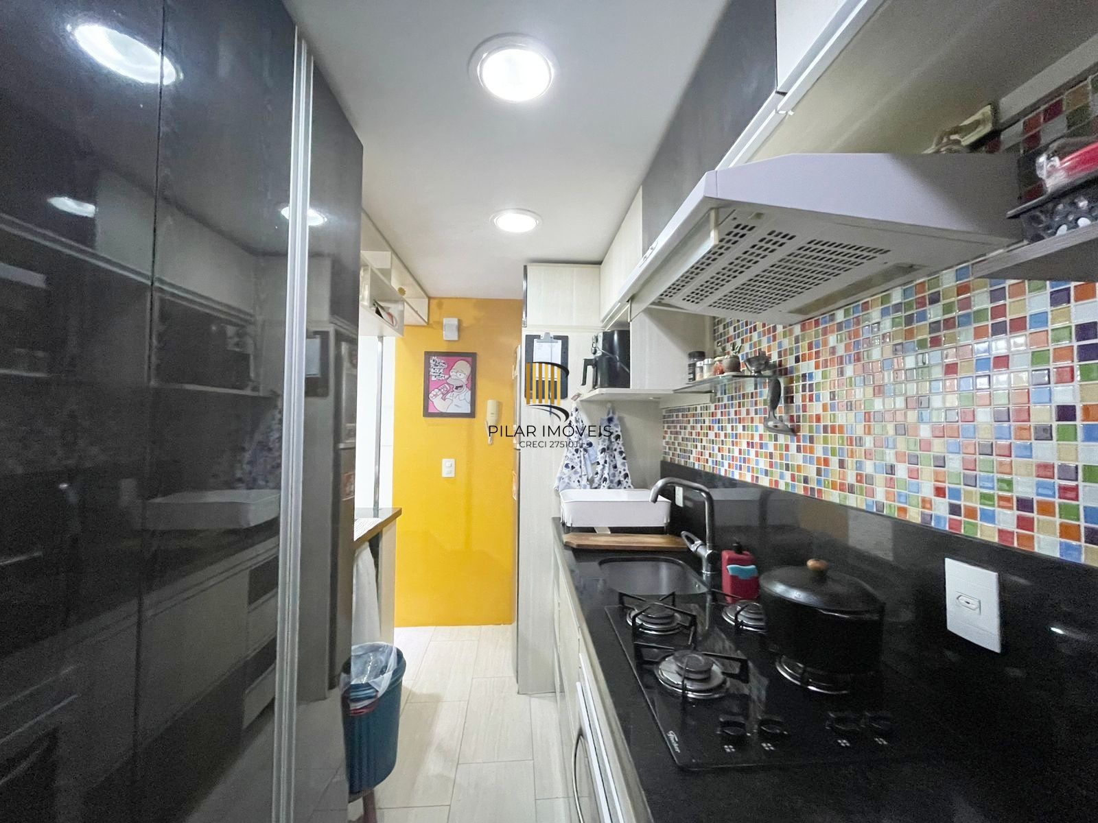 Excelente apartamento de 48,51m² com 2 dormitórios todo mobiliado, 1 banheiro com armário e vaga