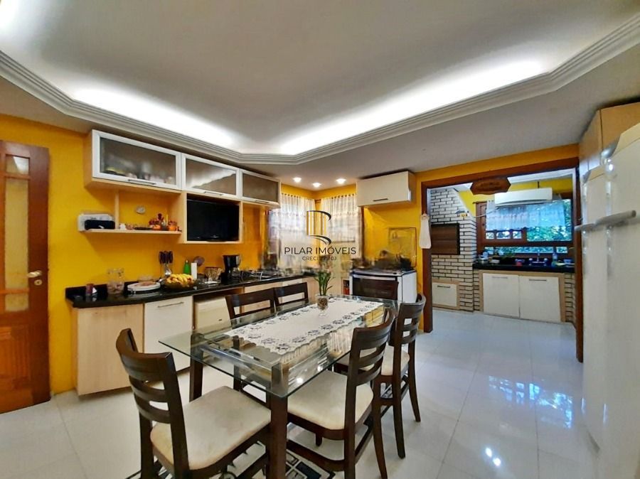 Casa 5 dormitórios no bairro Vila Nova