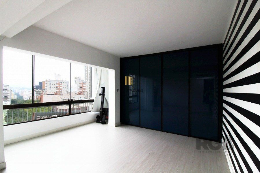 Venda Apartamento 3 quartos,  no bairro Moinhos de Vento com 2 banheiros, 1 lavabo, sem garagem