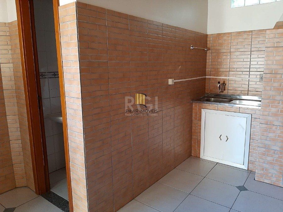 Casa para Venda - 150m², 3 dormitórios, sendo 1 suites, 4 vagas - Floresta