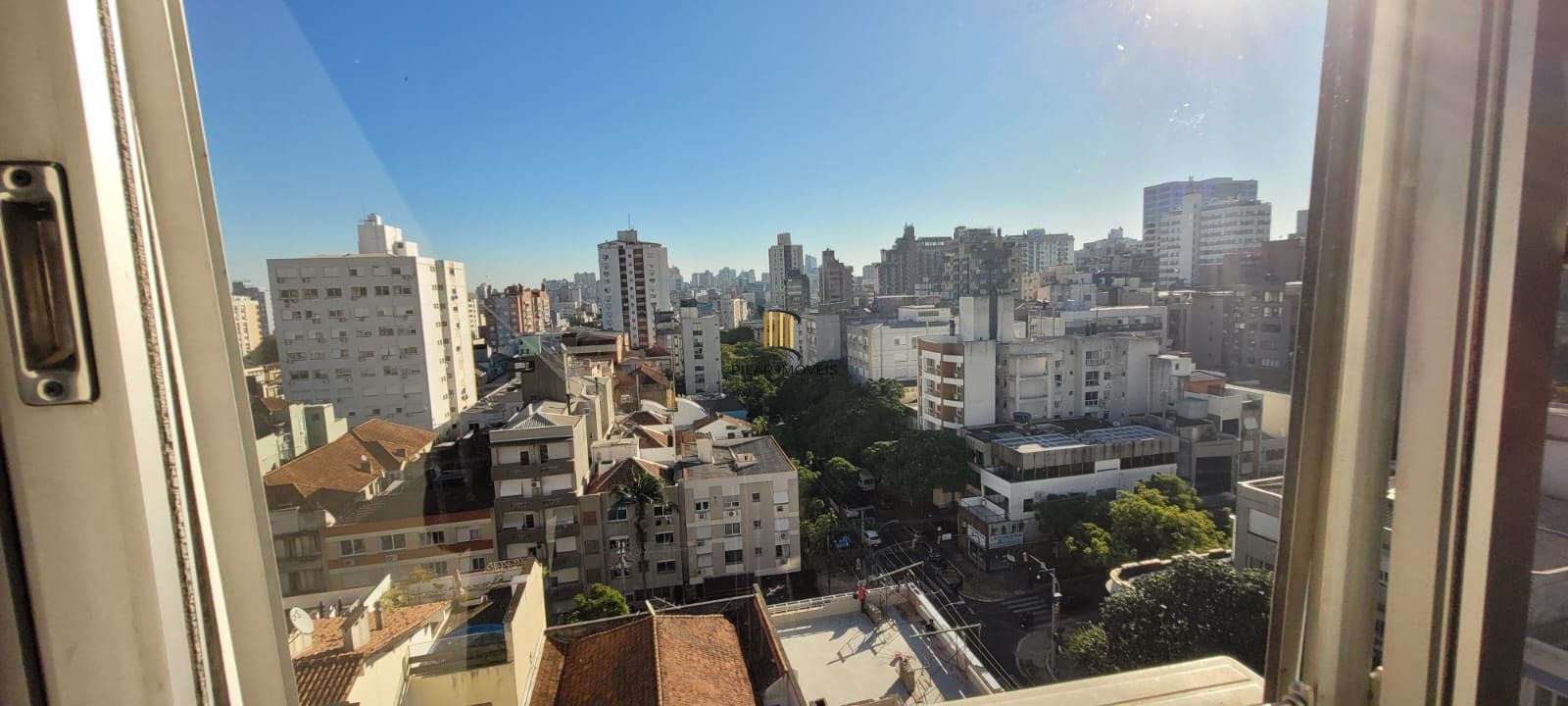 VENDA APARTAMENTO 3 DORMITÓRIOS, SUITE, GARAGEM, ELEVADOR, VISTA, EXCELENTE ORIENTAÇÃO SOLAR, BAIRRO RIO BRANCO JUNTO AO BOM FIM