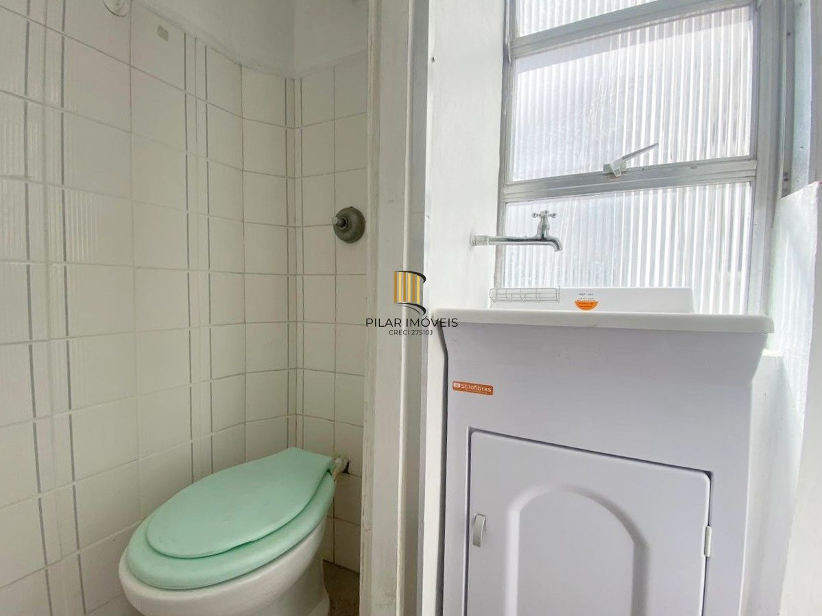 Apartamento  reformado de 3 dormitórios transformado em 2 perto da Redenção