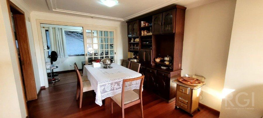 VENDA Casa  em condomínio  com 3 quartos,  suite,   no Bairro Chácara das Pedras,  Porto Alegre RS,  na  rua Monte Alverne. 