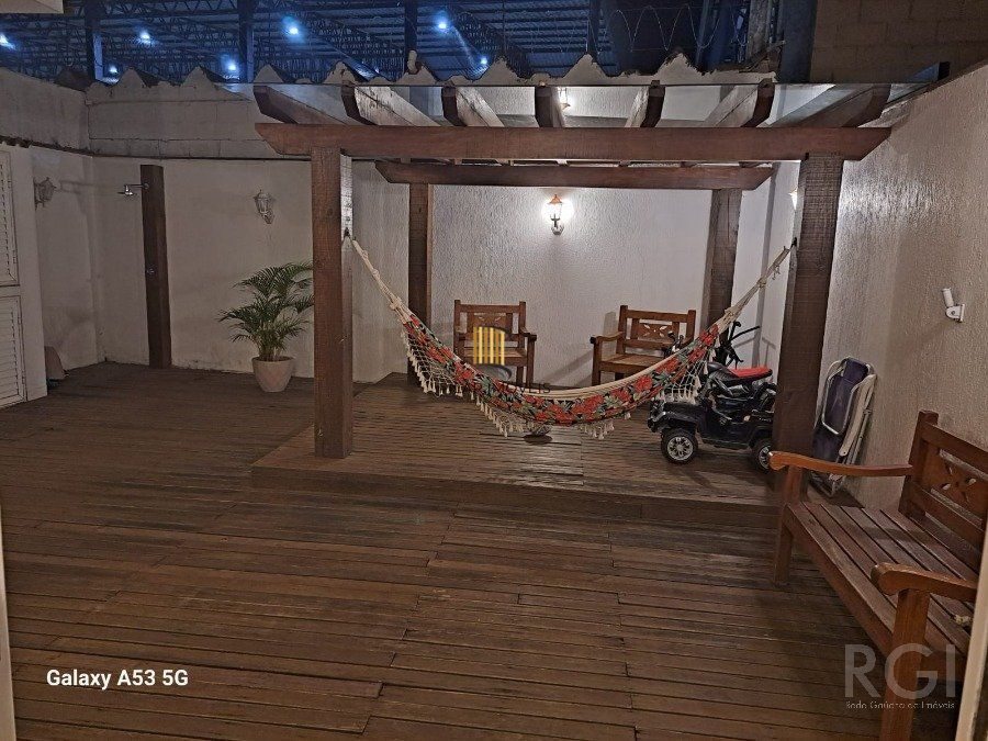 CASA 4 SUITES CONDOMÍNIO FECHADO