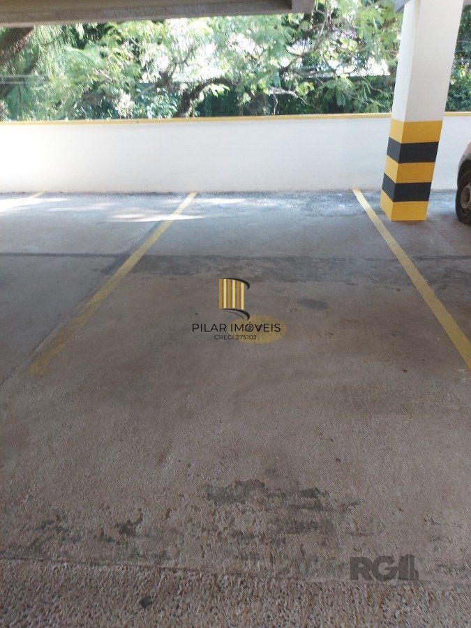 sala comercial, medindo 36,12 m² área privativa e 49,27 m² de área total, com 1 box coberto duplo, localizada no Moinhos de Vento
