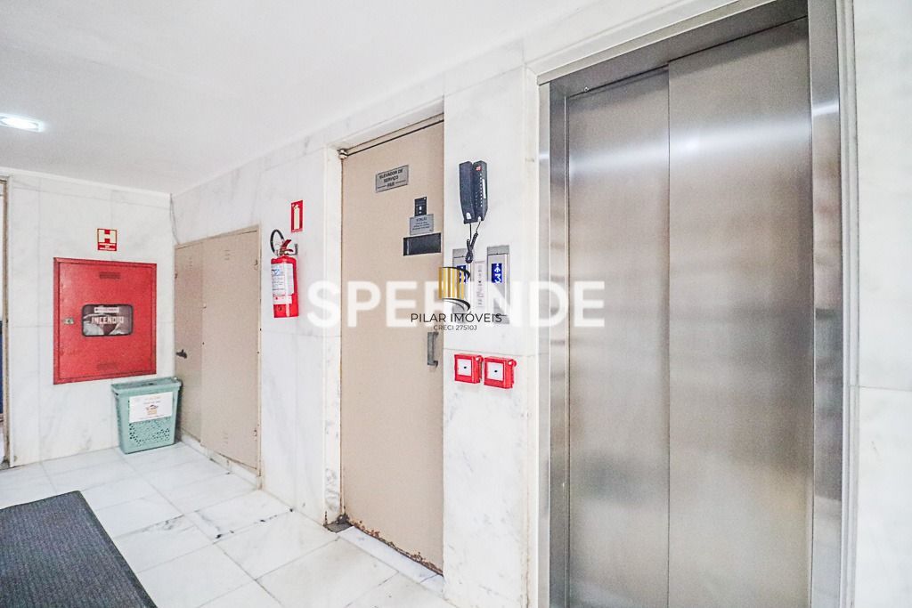 Ótimo apartamento de 02 dormitórios, área de serviço com banheiro auxiliar e 01 vaga de garagem no bairro Boa Vista