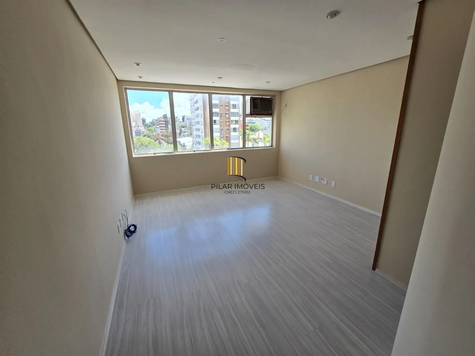 Conj/sala coml.48,09 m2 priv.rua Fabricio Pilar,Mont'Serrat.R$162 mil