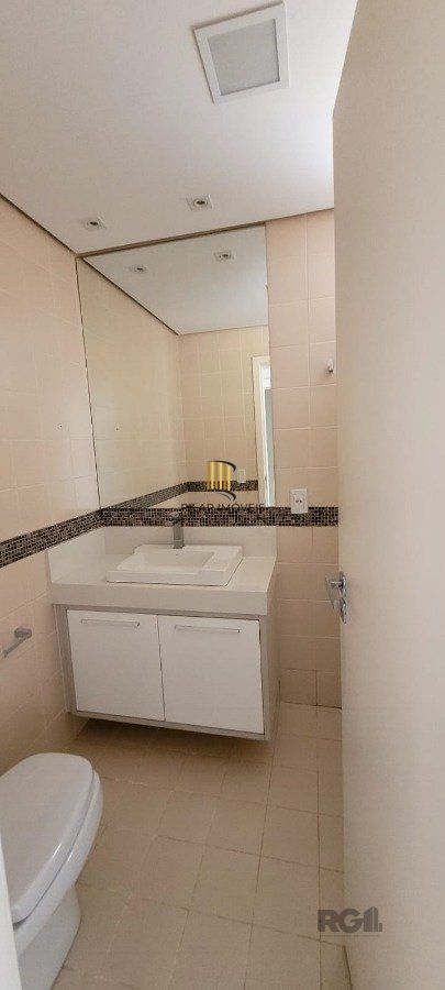 Apartamento a venda 2 dormitórios com churrasqueira, 1 suite, elevador e garagem,  bairro Santana, Porto Alegre RS