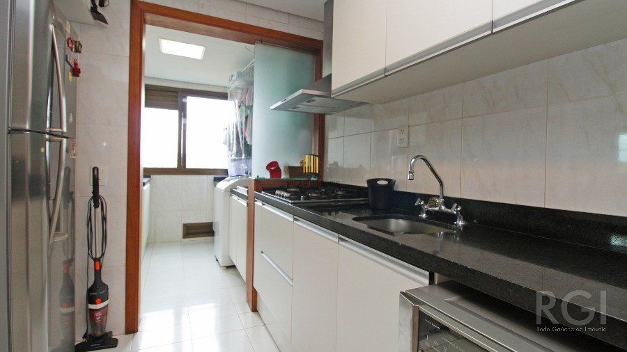 Apartamento para Venda  -  2 dormitórios,  1 suite,  andar alto,  LAREIRA, CHURRASQUEIRA 2 vagas - Petrópolis