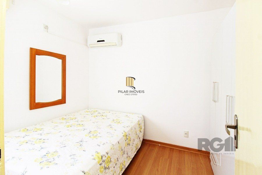 Apartamento 2 dormitórios com excelente localização, ventilado e iluminado., mobiliado, com churrasqueira ,  split nos quartos.