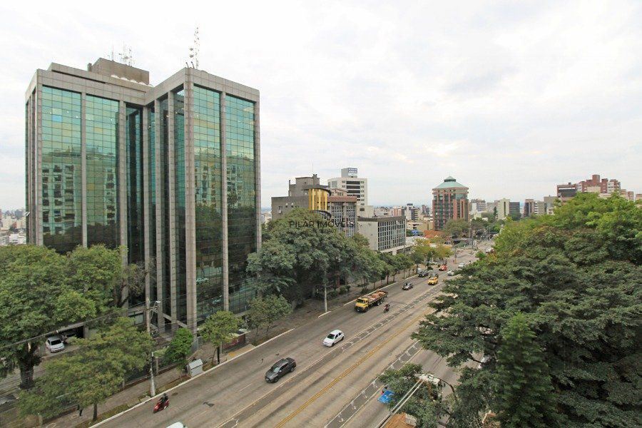 Conjunto com 171,46m² área privativa, com 1 vaga de garagem.