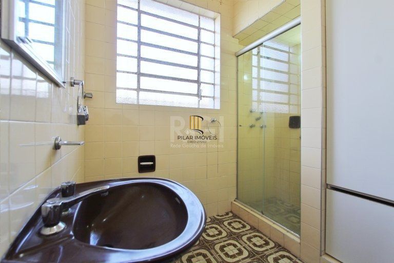 Casa para Venda - 200m², 4 dormitórios, 4 vagas - Medianeira