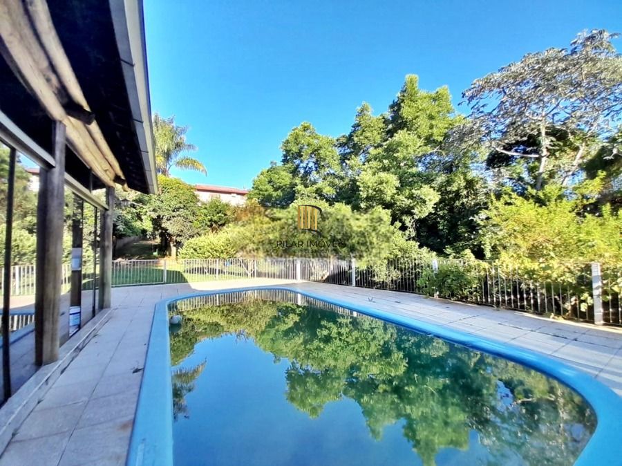 Casa 5 dormitórios no bairro Vila Nova