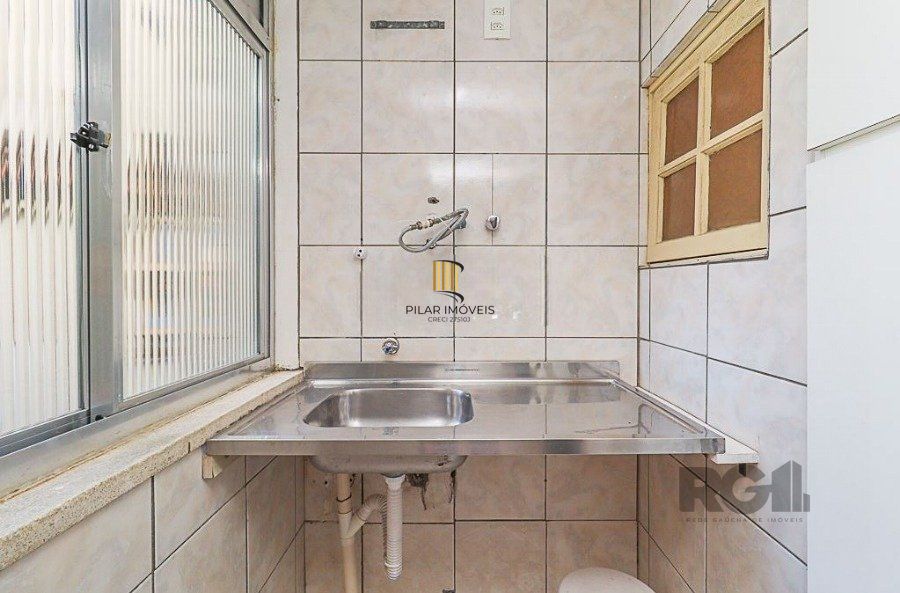 Apartamento de 2 Dormitórios no bairro Auxiliadora, próximo a Plínio Brasil Milano ,  com 1 vaga,