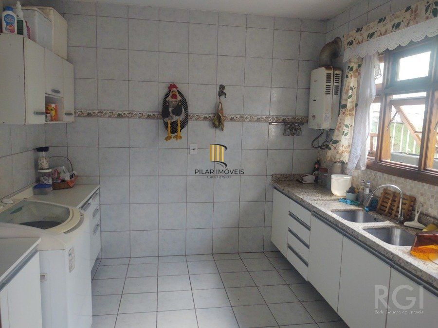 Excelente casa, 2 quartos,  ampla com 120m² de área privativa e 296,30m² de área total no Passo das Pedras