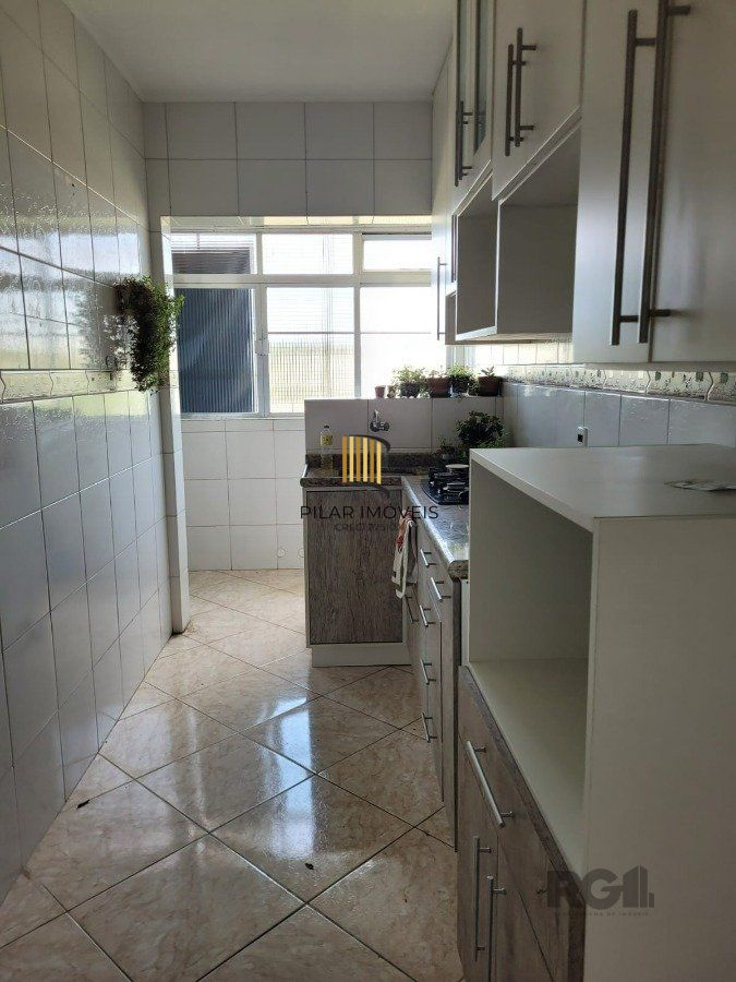 Apartamento 2 dormitórios com vaga no Bairro Cristal.