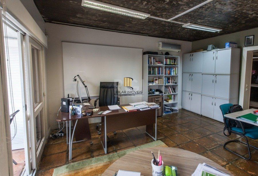 Casa para Venda - 400m², 3 dormitórios, sendo 1 suites, 5 vagas - Cristal