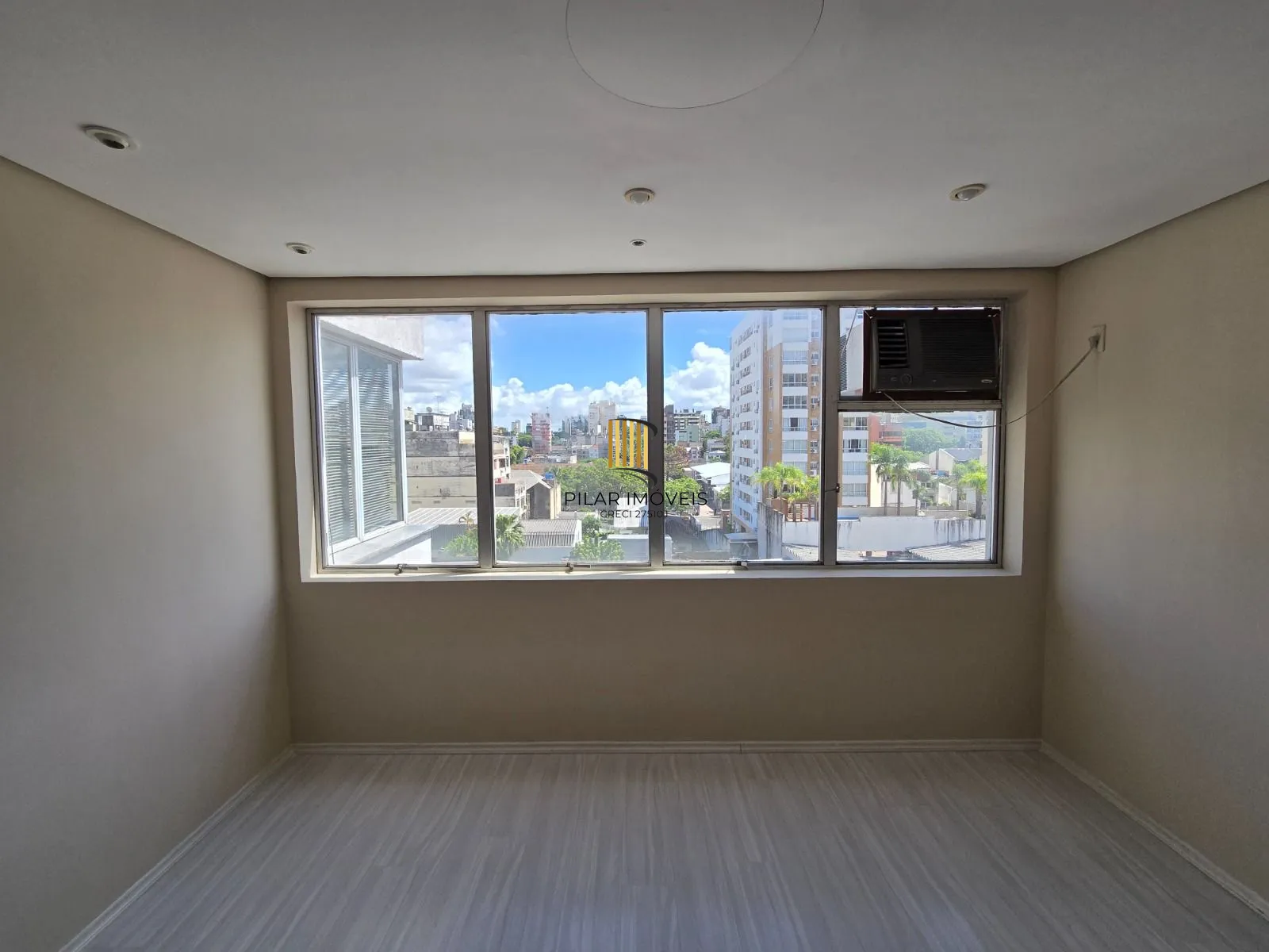 Conj/sala coml.48,09 m2 priv.rua Fabricio Pilar,Mont'Serrat.R$162 mil