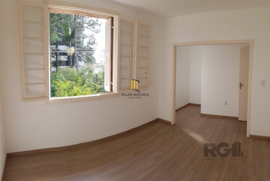 VENDA APARTAMENTO 2 DORMITÓRIOS, MENINO DEUS, REFORMADO,  BAIXA TAXA CONDOMINIAL, ENSOLARADO