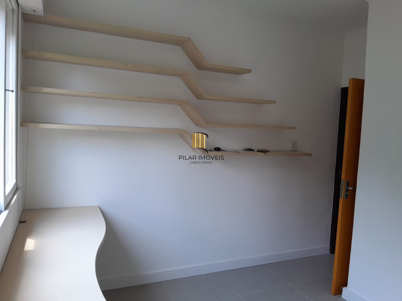 apartamento à venda no Edifício Caravellas, localizado na Rua Dr. Timóteo, no bairro Moinhos de Vento