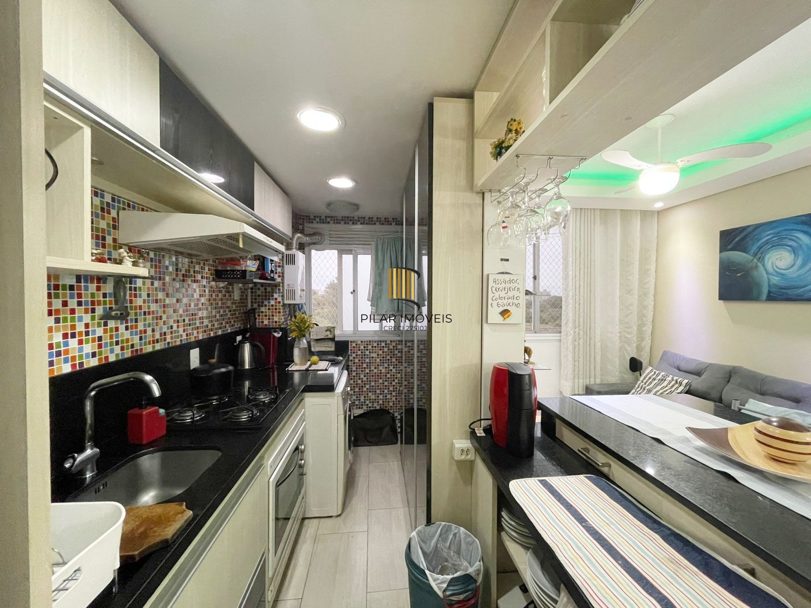 Excelente apartamento de 48,51m² com 2 dormitórios todo mobiliado, 1 banheiro com armário e vaga