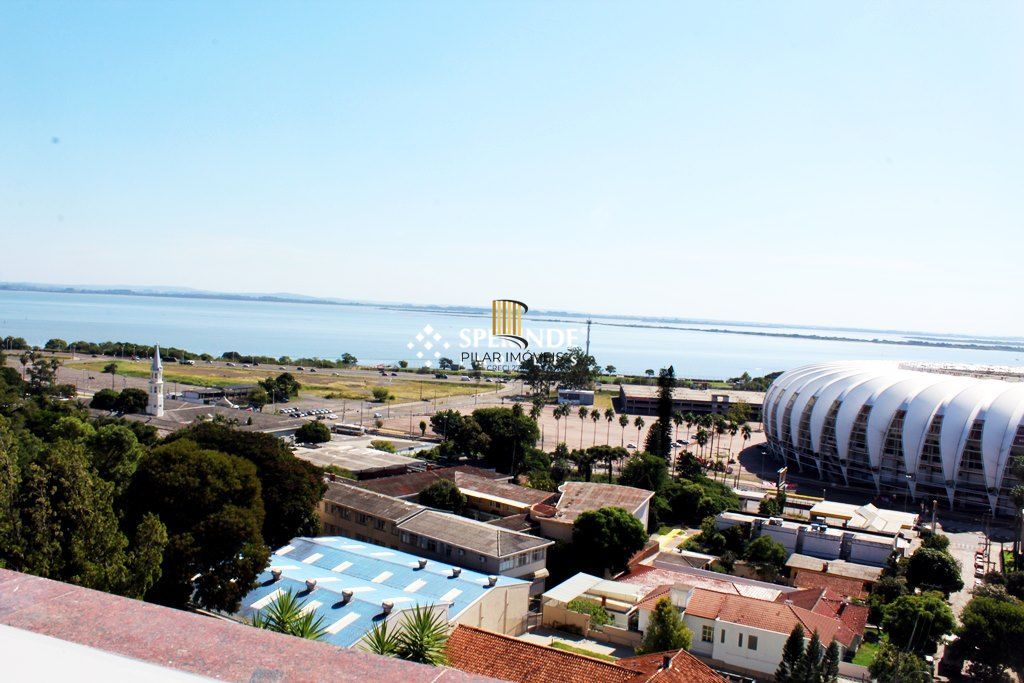 Venda Apartamento tipo Cobertura horizontal com vista panorâmica com Três quartos, uma suíte com banheira de hidromassagem, closet. Junto ao Menino Deus