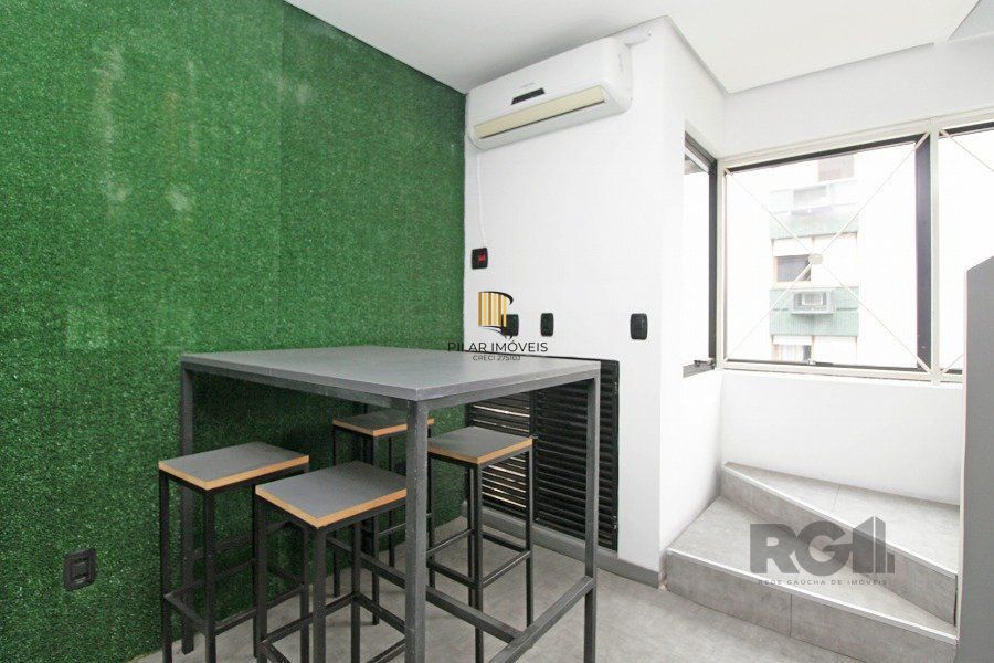 Conjunto com 171,46m² área privativa, com 1 vaga de garagem.