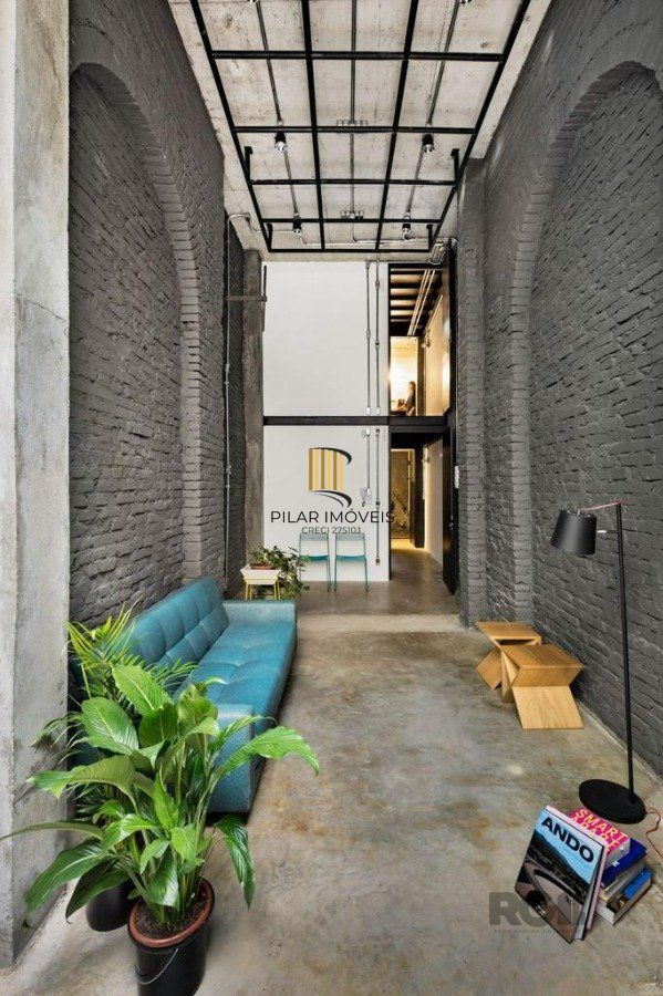Prédio Comercial de Design Contemporâneo na Rua Coronel Fernando Machado, no Centro de Porto Alegre