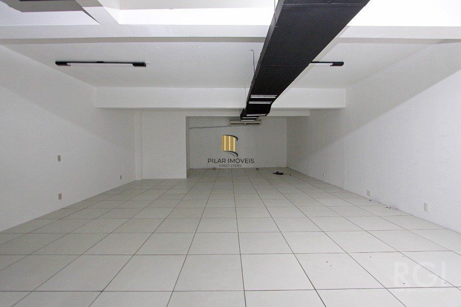 PRÉDIO COMERCIAL PARA SEDE DE EMPRESA COM  400 m²  na AVENIDA BAHIA, SÃO GERALDO,  JUNTO AO RESTAURANTE  KONKA Porto Alegre