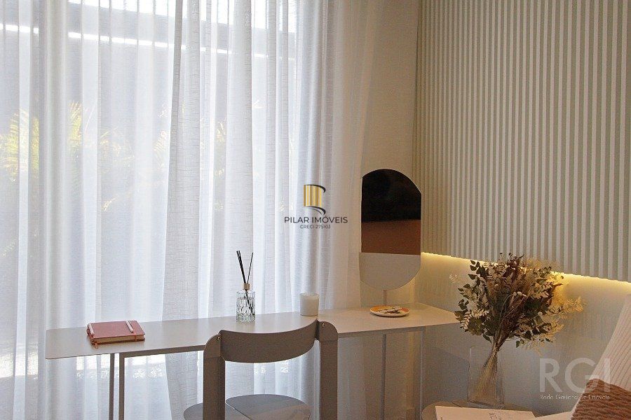 Apartamento para Venda - 230m², 3 dormitórios, sendo 3 suites, 3 vagas - Petrópolis