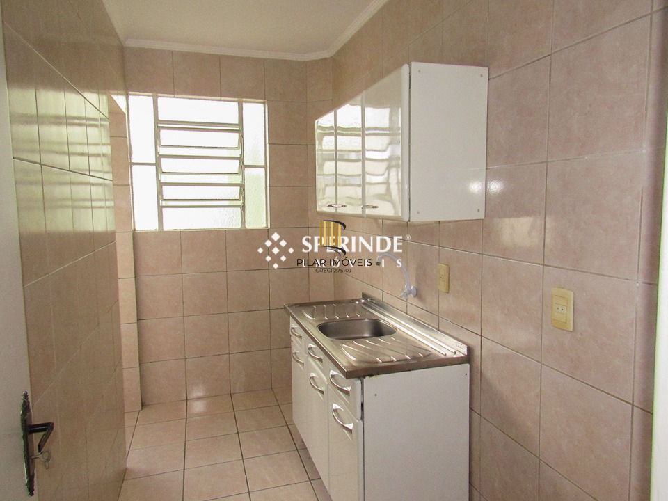 Apartamento de 01 dorm com sacada e cozinha e banheiro reformados
