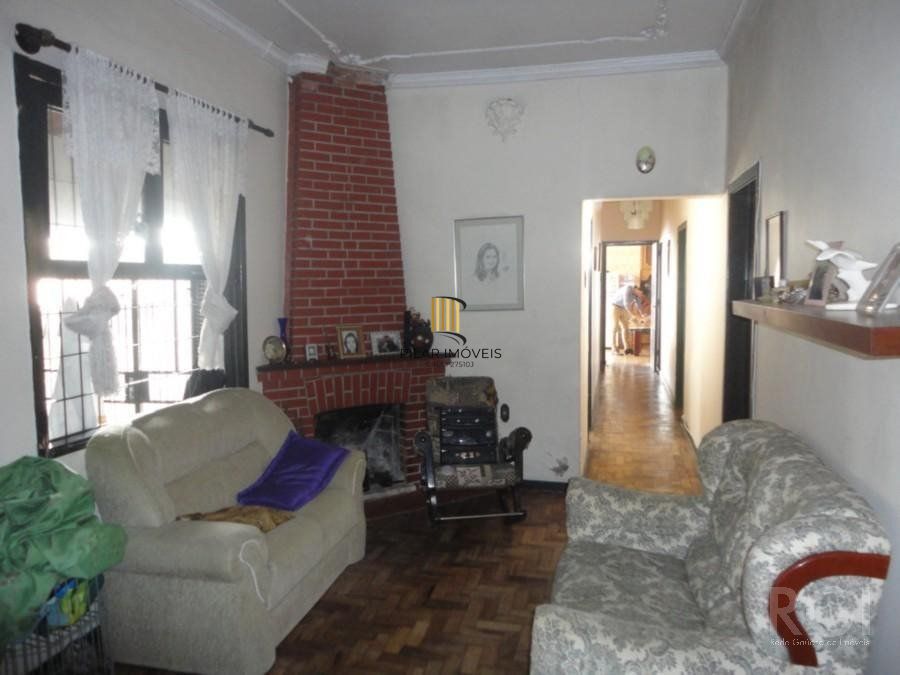 Casa para Venda - 250m², 4 dormitórios, sendo 1 suites, 2 vagas - Petrópolis