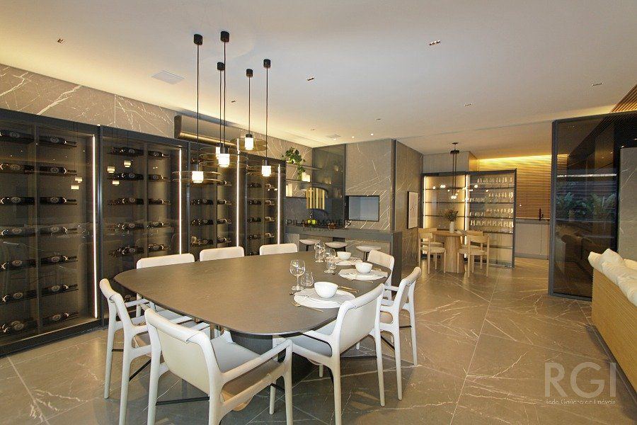 Apartamento para Venda - 230m², 3 dormitórios, sendo 3 suites, 3 vagas - Petrópolis