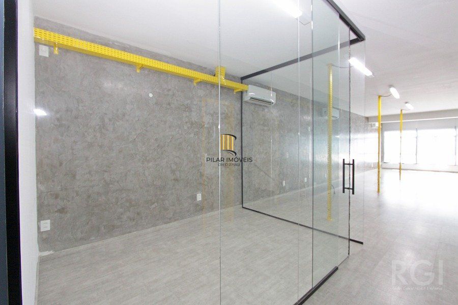 PRÉDIO COMERCIAL PARA SEDE DE EMPRESA COM  400 m²  na AVENIDA BAHIA, SÃO GERALDO,  JUNTO AO RESTAURANTE  KONKA Porto Alegre