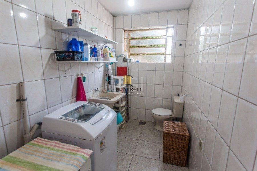 Casa para Venda - 400m², 3 dormitórios, sendo 1 suites, 5 vagas - Cristal
