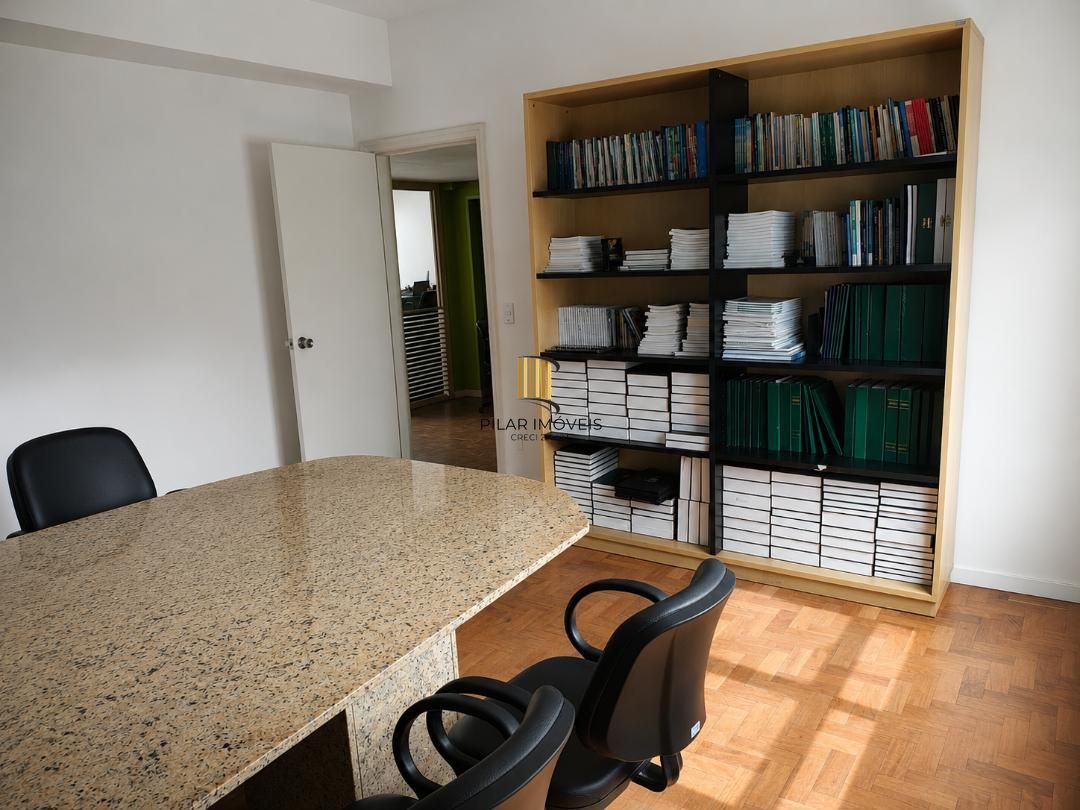 Excelente conjunto/sala separadas em sala 1001 e sala 1002 com 123, 68 m2 privativo cada sala (247,36m2 total das duas) 02 banheiro, 02 copas. Rua Andrade Neves.