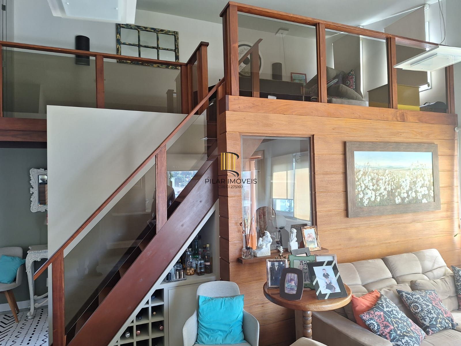 Excelente prédio na Vila Jardim Porto Alegre, de 870 metros de área construída com 02 apartamentos sendo  (#201 com 173,13m2 ) (#202 com 211,45m2) e 01cobertura com 180,00m2, sendo as 03 unidades totalmente mobiliadas com moveis sob medida, equipamentos de 1ª qualidade, Prédio com 05 vagas para estacionamento interno, coberto.