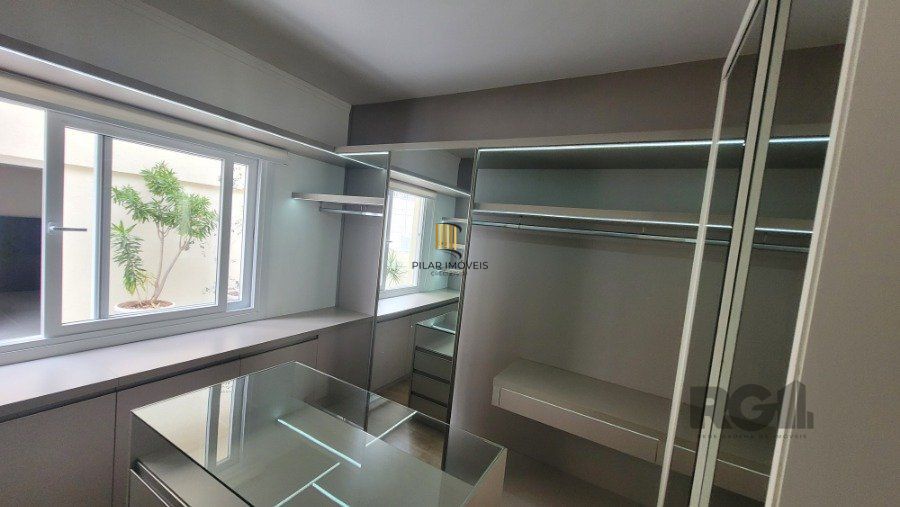 Venda, casa com 3 dormitórios, sendo 2 suítes, piscina, opção para 4º dormitório, 4 vagas, na Chácara das pedras, Porto Alegre RS