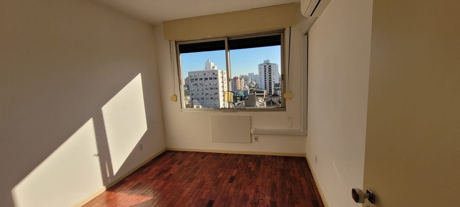 VENDA APARTAMENTO 3 DORMITÓRIOS, SUITE, GARAGEM, ELEVADOR, VISTA, EXCELENTE ORIENTAÇÃO SOLAR, BAIRRO RIO BRANCO JUNTO AO BOM FIM