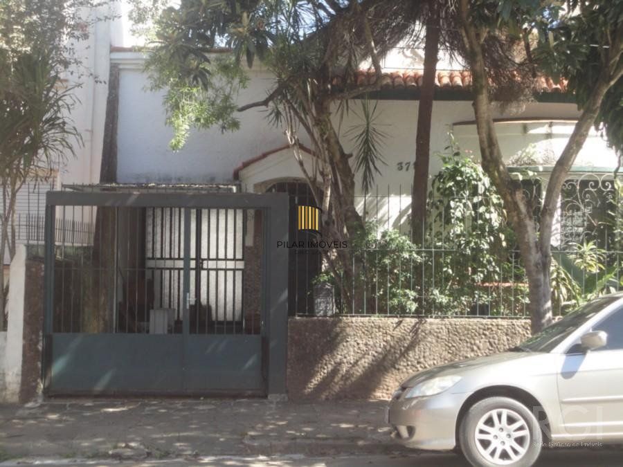 Casa para Venda - 250m², 4 dormitórios, sendo 1 suites, 2 vagas - Petrópolis
