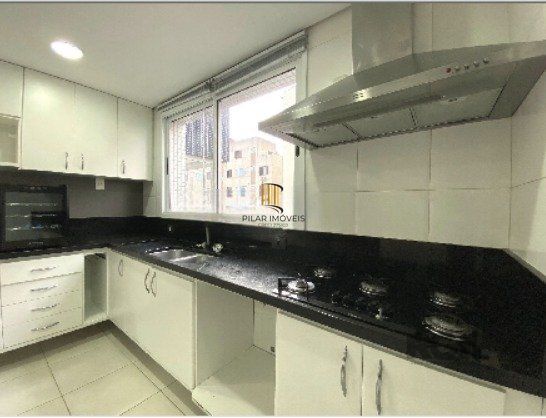 Venda apartamento com 3 dormitórios, 1 suíte e 2 vagas de garagem  lareira e churrasqueira Jardum Itu  Porto Alegre